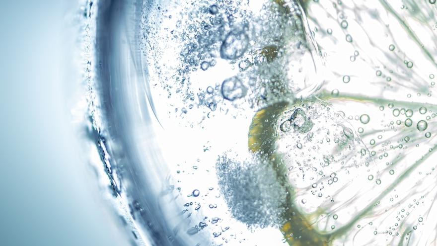 Wasser mit Zitrone